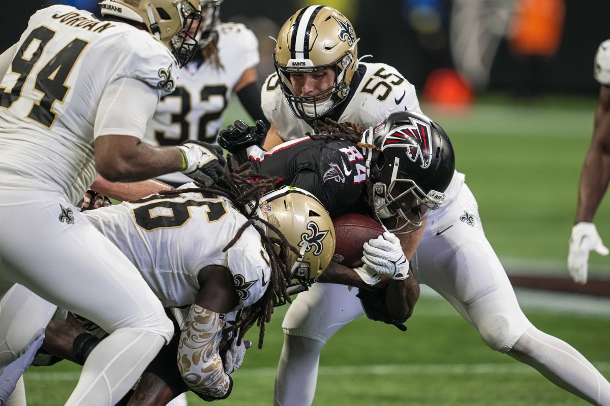 Sep 11, 2022; New Orleans Saints linebackers Kaden Elliss (55) and Demario Davis (56) tackle Atlanta Falcons running back Cordarrelle Patterson (84). Mandatory Credit: Dale Zanine-USA TODAY Sports